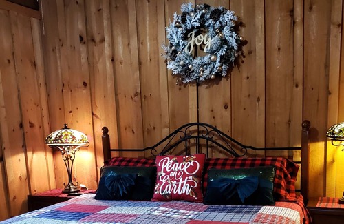 Hunter Ski Chalet | Conveniently Secluded, 1 Mile From Slopes and Festivals