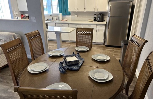 Beverly Green House | Convention Close Santa Paula