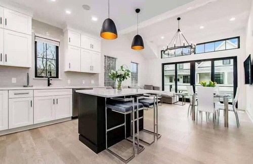Italian Village House | Convention - Garage Parking - Short North