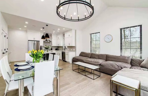 Italian Village House | Convention - Garage Parking - Short North