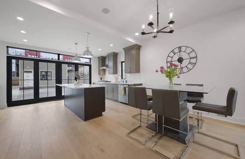 Italian Village House | Convention – King Bed – Free Parking - Short North