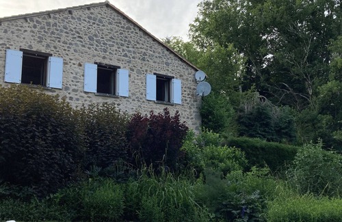 Abjat-sur-Bandiat House | Converted Barn in quiet garden setting