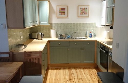 Chillington Cottage | Converted barn. Shared pool, tennis, snooker, games, golf, grounds. South Devon