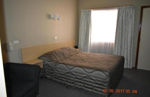 Gilgandra Hotel | Cooee Motel