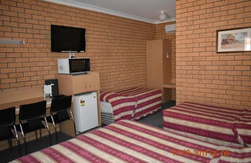 Gilgandra Hotel | Cooee Motel