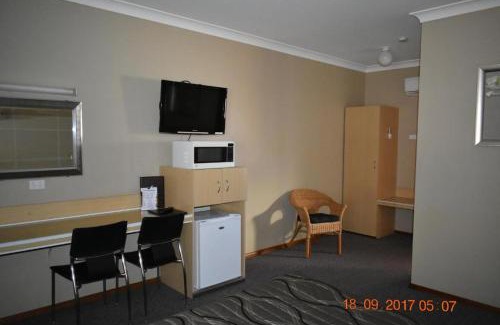 Gilgandra Hotel | Cooee Motel