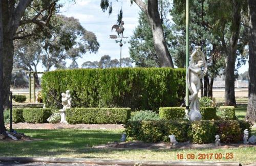 Gilgandra Hotel | Cooee Motel