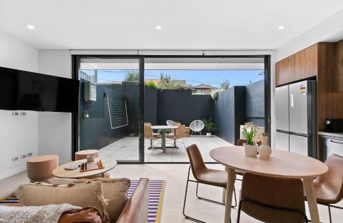 Coogee Apartment | Coogee Escape #2 - Modern 1BR Apartment, Pet Friendly by the Sea