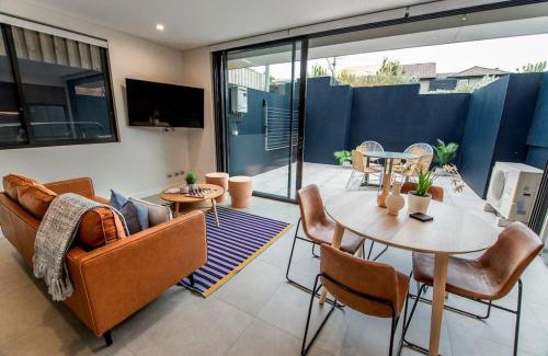 Coogee Apartment | Coogee Escape #2 - Modern 1BR Apartment, Pet Friendly by the Sea