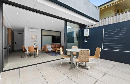 Coogee Apartment | Coogee Escape #2 - Modern 1BR Apartment, Pet Friendly by the Sea