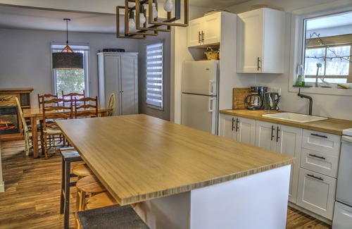 Bolton-Ouest Ski Chalet | Cool and cosy shack with private lake