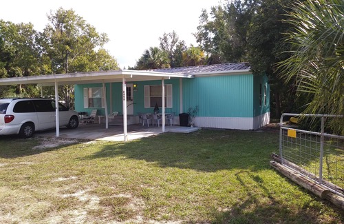 Chassahowitzka House | COOL CHAZ Waterfront River Rental-4Kayaks-1Canoe-2docks-boathouse