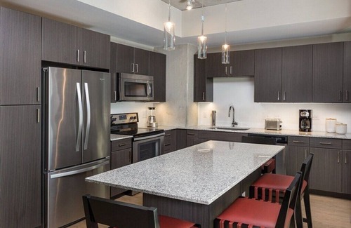 Civic District Apartment | Cool Club Wyndham Austin, Studio, Discover Stories Untold