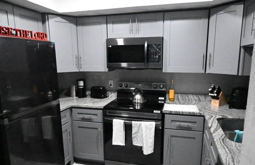 Lake Worth Condo | Cool Gray Oasis