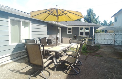 Lincoln House | Cool Mid-Century Bungalow!