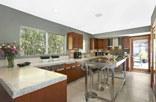 Laurel Canyon House | Cool Mid-Century Hollywood Hills Retreat (upper unit)*view/pool