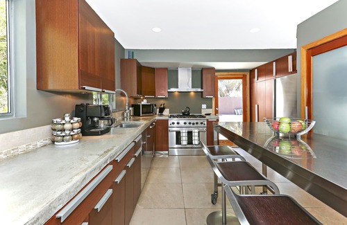 Laurel Canyon House | Cool Mid-Century Hollywood Hills Retreat (upper unit)*view/pool