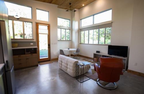 Barton Hills House | Cool Mid-Century Mod 4/3:Avail ACL/F1