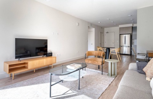 Mountain View Apartment | Cool Mountain View 1BR w/Gym, Pool & Spa, nr Highways, by Blueground