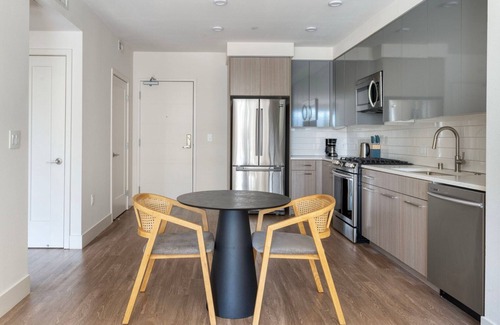 Mountain View Apartment | Cool Mountain View 1BR w/Gym, Pool & Spa, nr Highways, by Blueground