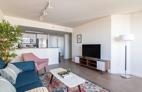 China Basin Apartment | Cool South Beach 2BR w/Roof Tennis, nr Public Transport, by Blueground