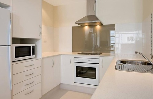 Coolangatta Resort | Coolangatta Beautiful Beach Front Apart. sleep 6 avail. Dec 27th -10th Jan 2026