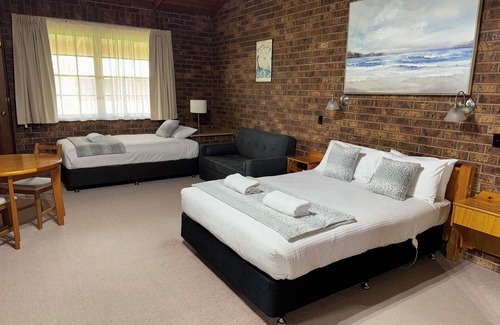 Comaum Hotel | Coonawarra Place Motor Inn
