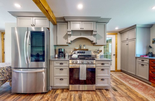 Roxbury House | Coos Canyon- Firepit, Swimming Hole & Dog-Friendly