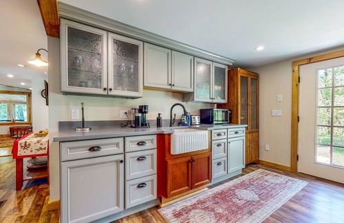 Roxbury House | Coos Canyon- Firepit, Swimming Hole & Dog-Friendly