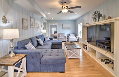 Bayside House | Copano Bay Retreat w/ Porch, Yard & Private Pier!