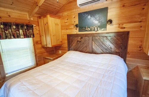 Blairsville Cabin | Copperhead Lodge Cabin number 2. 1 bedroom 1 bath Sleeper Sofa. Sleeps 4.