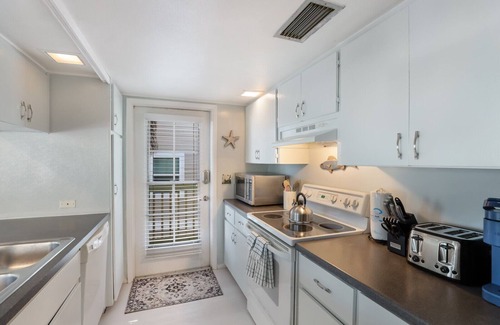 Anna Maria House | Coquina Cottage B by Duncan Real Estate