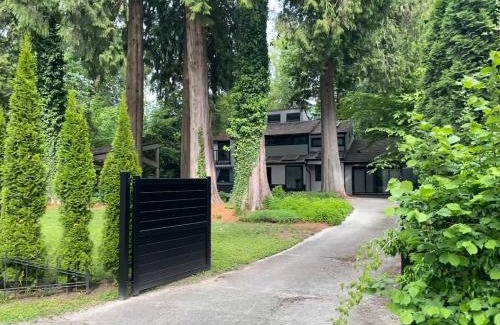 Maple Ridge House | Cora Rivergarden Retreat