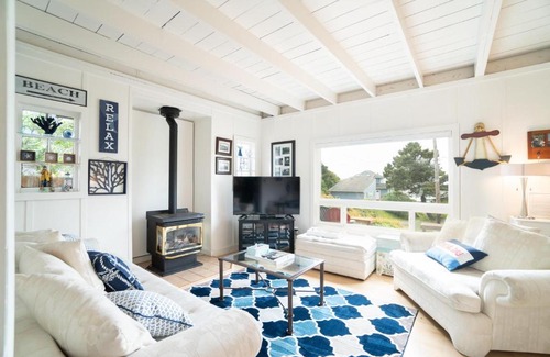 Lincoln Beach House | Coral Cottage