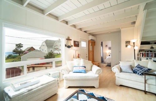 Lincoln Beach House | Coral Cottage