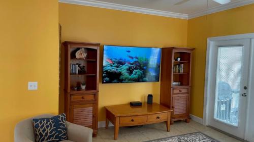 Key West Villa | Coral Garden by AvantStay Great Location w Balcony Shared Pool
