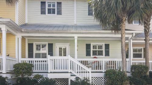 Key West Villa | Coral Palm by AvantStay Key West Walkable Gated Community Shared Pool