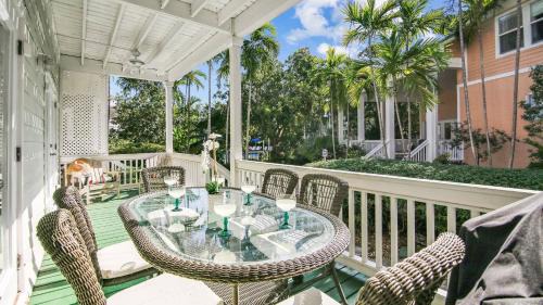 Key West Villa | Coral Palm by AvantStay Key West Walkable Gated Community Shared Pool
