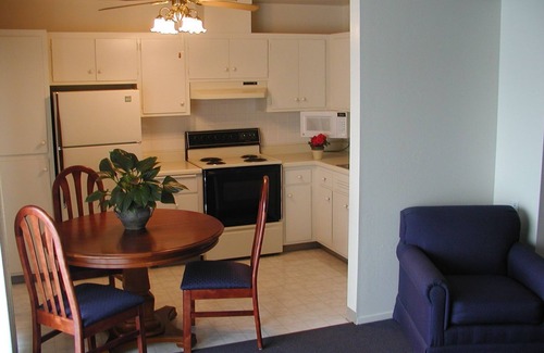 East End Apartment | Coral Reef Inn & Suites