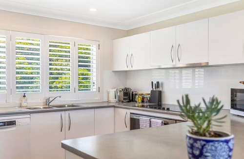 Pearl Beach House | Coral Sea - Waterfront with Pool