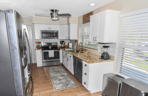 Fort Myers Villa | Coral Sunshine - large south terrace with pool/spa