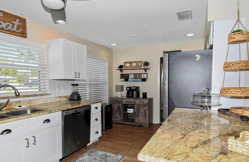 Fort Myers Villa | Coral Sunshine - large south terrace with pool/spa