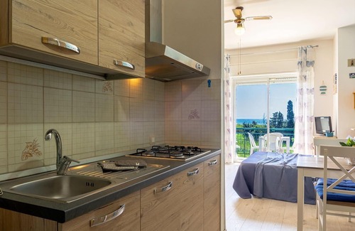 Porticato Apartment | Coral View Studio in Chianchitta-Pallio