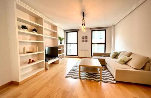 Burgos Apartment | Cordón 2 Centro histórico con Parking incluido ATUAIRE
