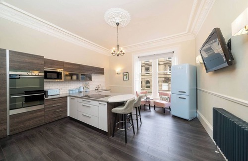 Dundee Apartment | Cordis Apartment - Luxe City Living