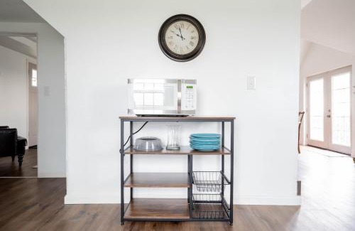 Williamstown House | Cordova Retreat - 7 Minutes from the Ark!