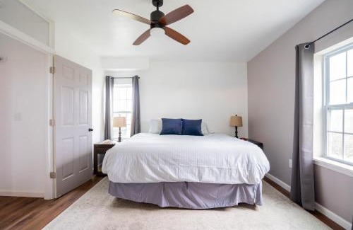 Williamstown House | Cordova Retreat - 7 Minutes from the Ark!