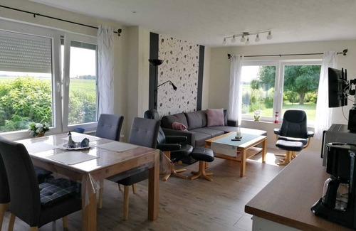 Dornum Apartment | Core-serviced apartment directly on the small dike for up to 5 people