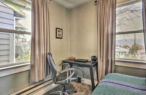 The Dalles House | Corner Cottage < 2 Mi to Columbia River, Vino