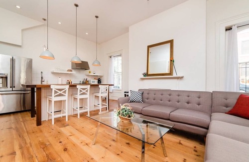 Central Northside Apartment | ★Corner Suite★- Location, Parking, Walkable